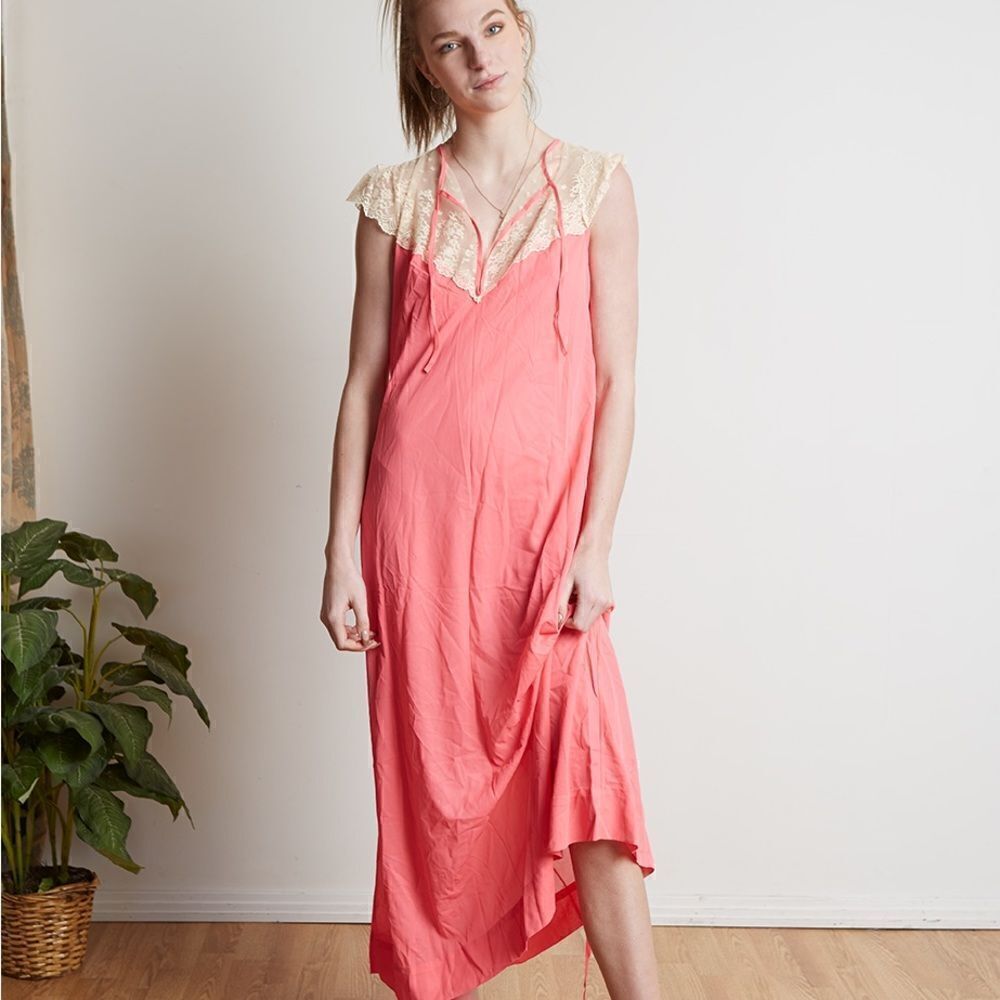 Vintage 70s Hot Pink Nightgown with lace M